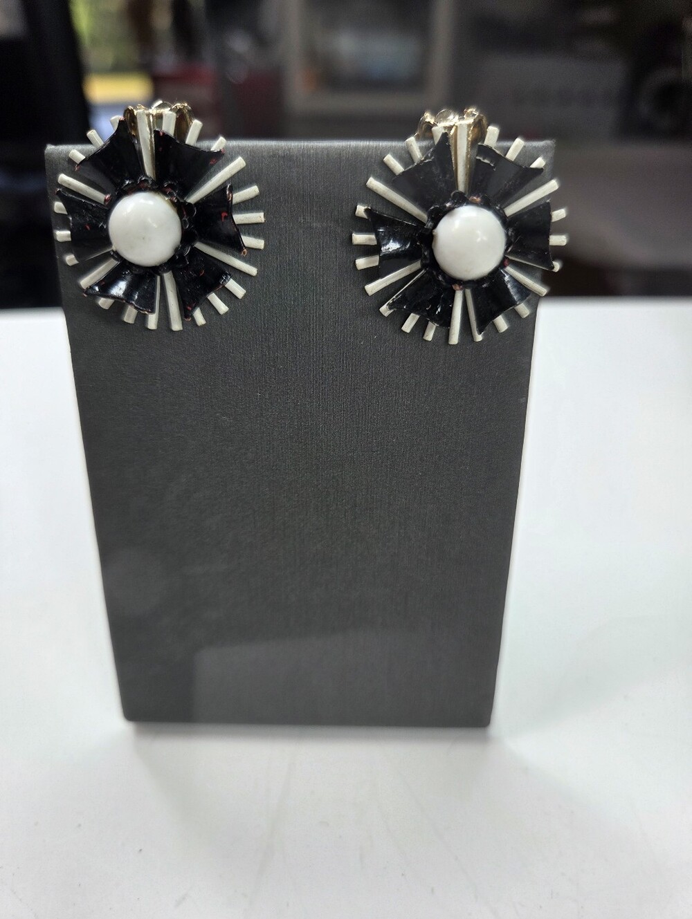 vtg retro enameled atomic cosmic flower black white clip earrings 60s 70s metal